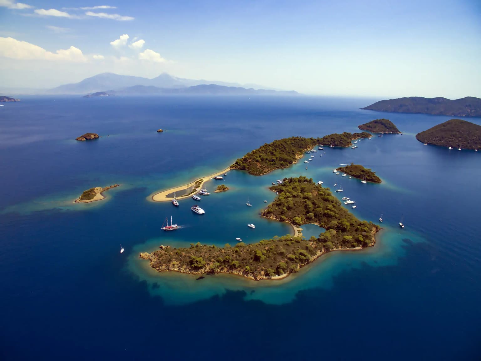 Göcek yassıca adaları ve mavi deniz manzarası